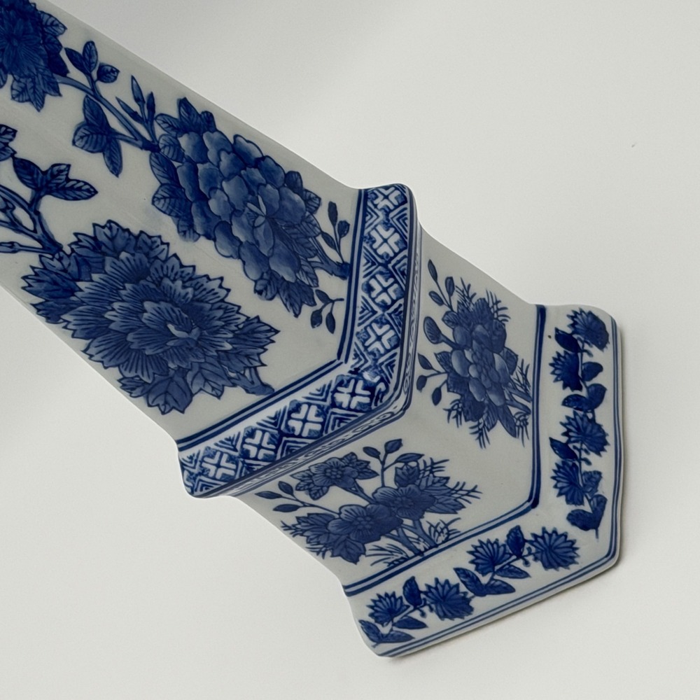 Vintage Blue and White Porcelain Floral Obelisk Chinoiserie Tower 13.5 Inch - Picture 5 of 16
